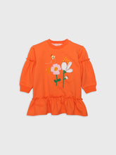 فستان بأكمام طويلة