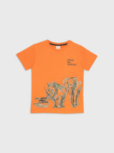 تي شيرت بأكمام قصيرة