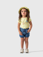 بلوزة بأكمام قصيرة