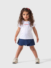 بلوزة بأكمام قصيرة